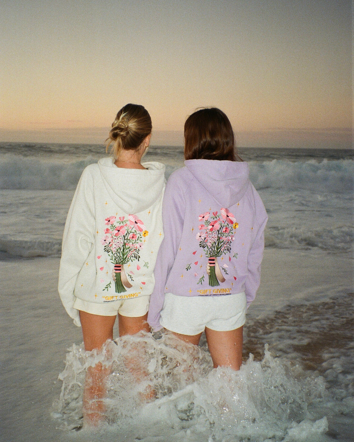 Sweat à capuche oversize « Gift Giving » Lux, couleur lavande