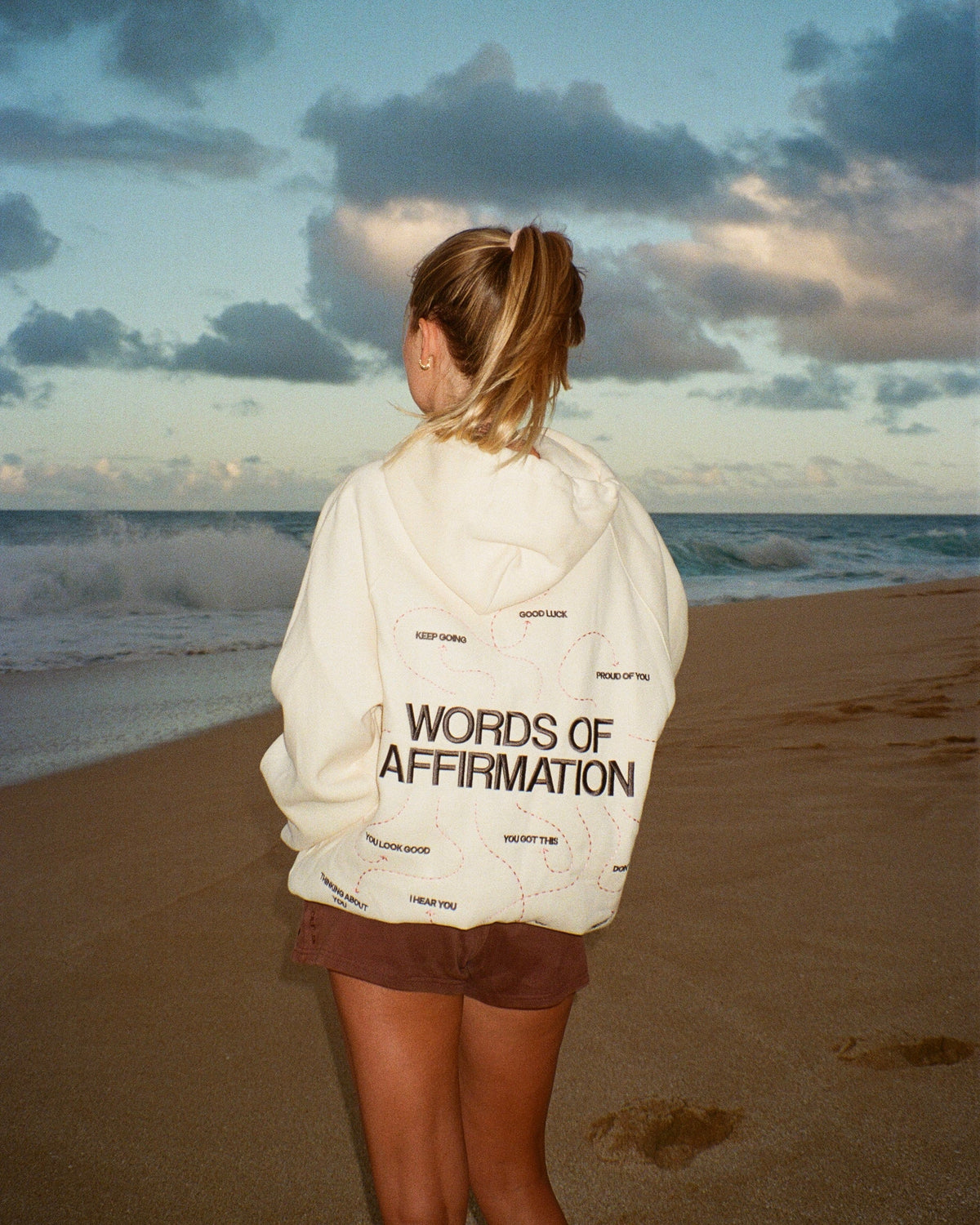 Felpa con cappuccio Oversized Lux "Words of Affirmation" color crema