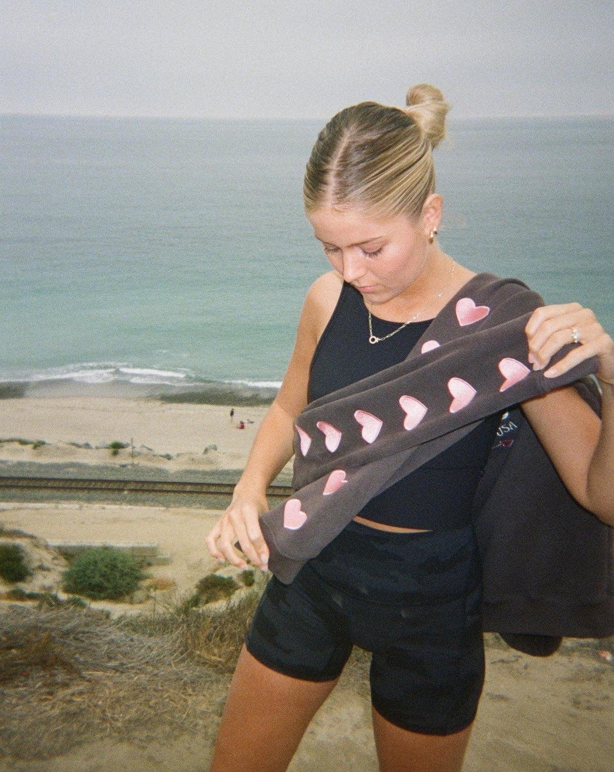 Sweat à capuche oversize « Heart on My Sleeve » en gris anthracite