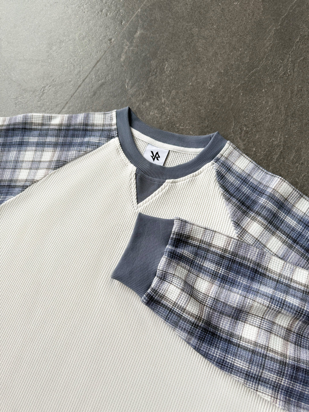 MAGLIA A MANICHE LUNGHE A NIDO D’APE - Azzurro