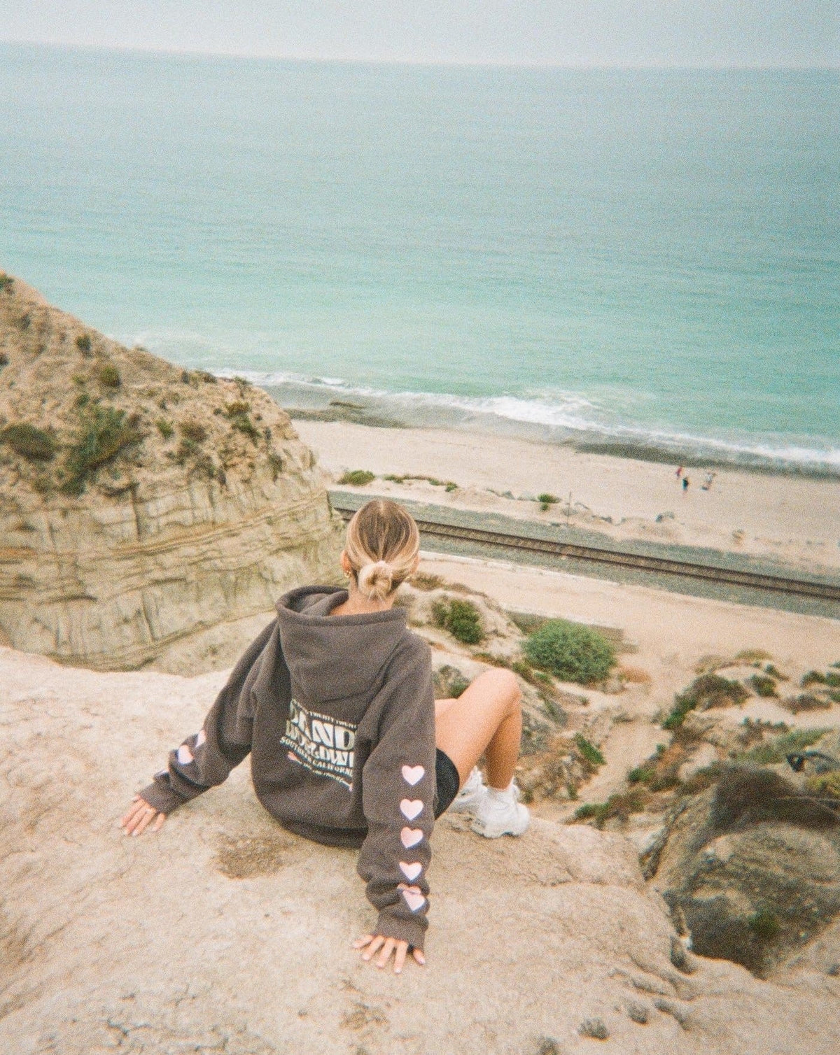 Sweat à capuche oversize « Heart on My Sleeve » en gris anthracite