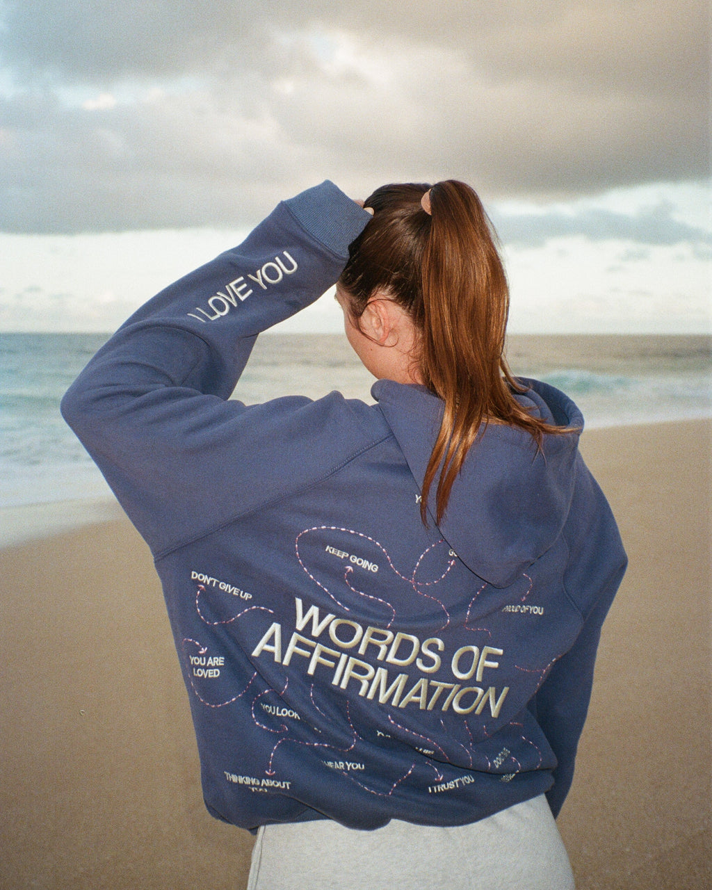 Sweat à capuche oversize « Words of Affirmation » en bleu