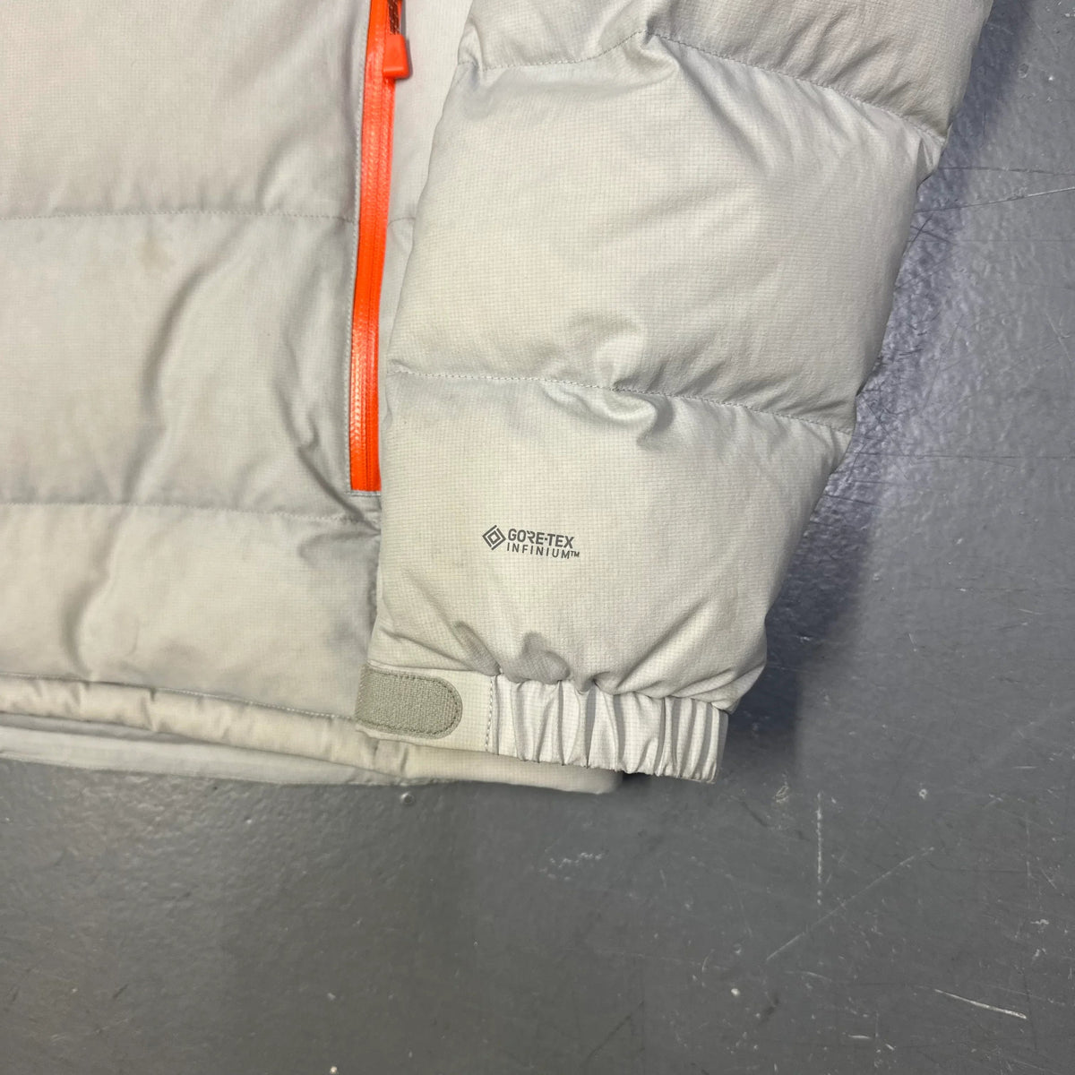 Laatste maten: Gore-Tex-donsjas met capuchon in grijs