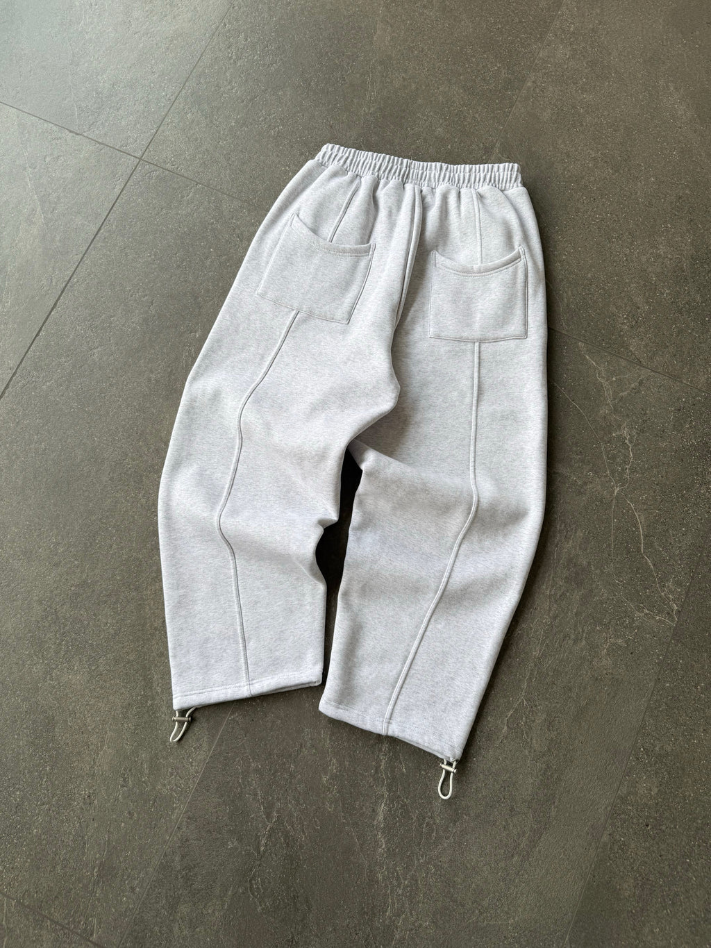 1 LUŹNE JOGGERY