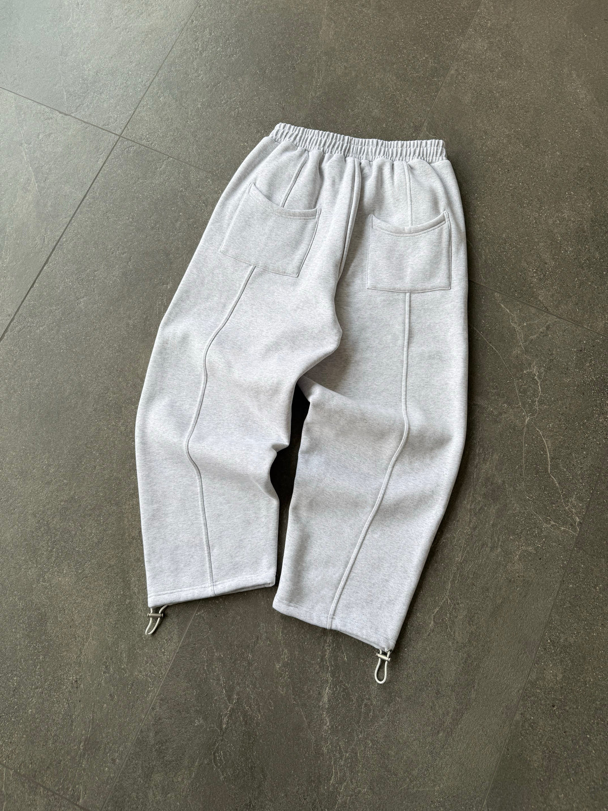 1 LUŹNE JOGGERY