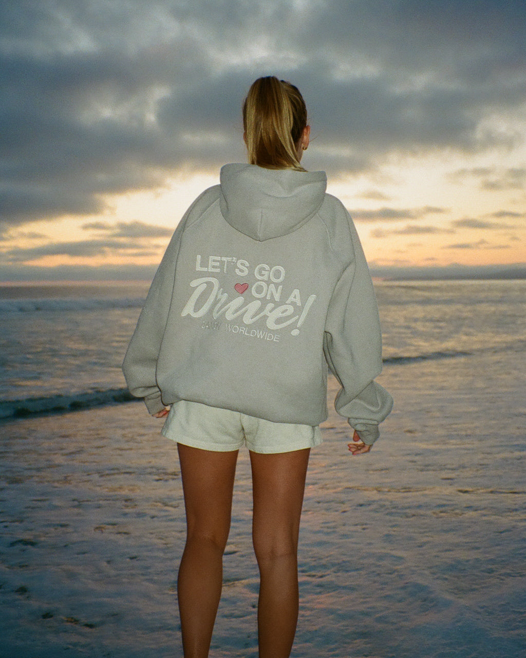 "Let's Go on a Drive" oversized Lux-hoodie in lichtgrijs