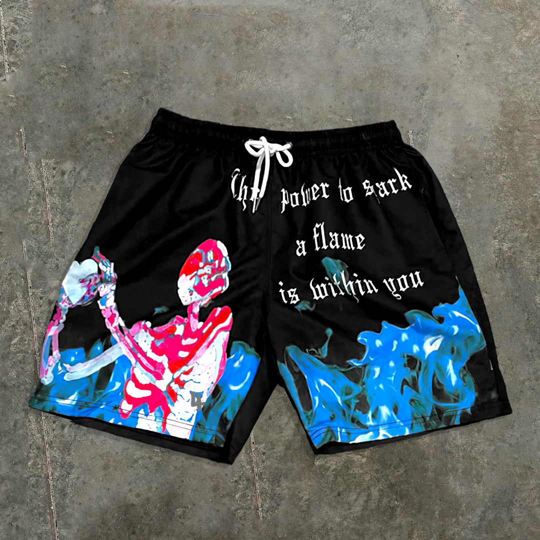 Casual mesh shorts in streetwearstijl met schedelopdruk en de tekst The Power To Spark A Flame Is Within You