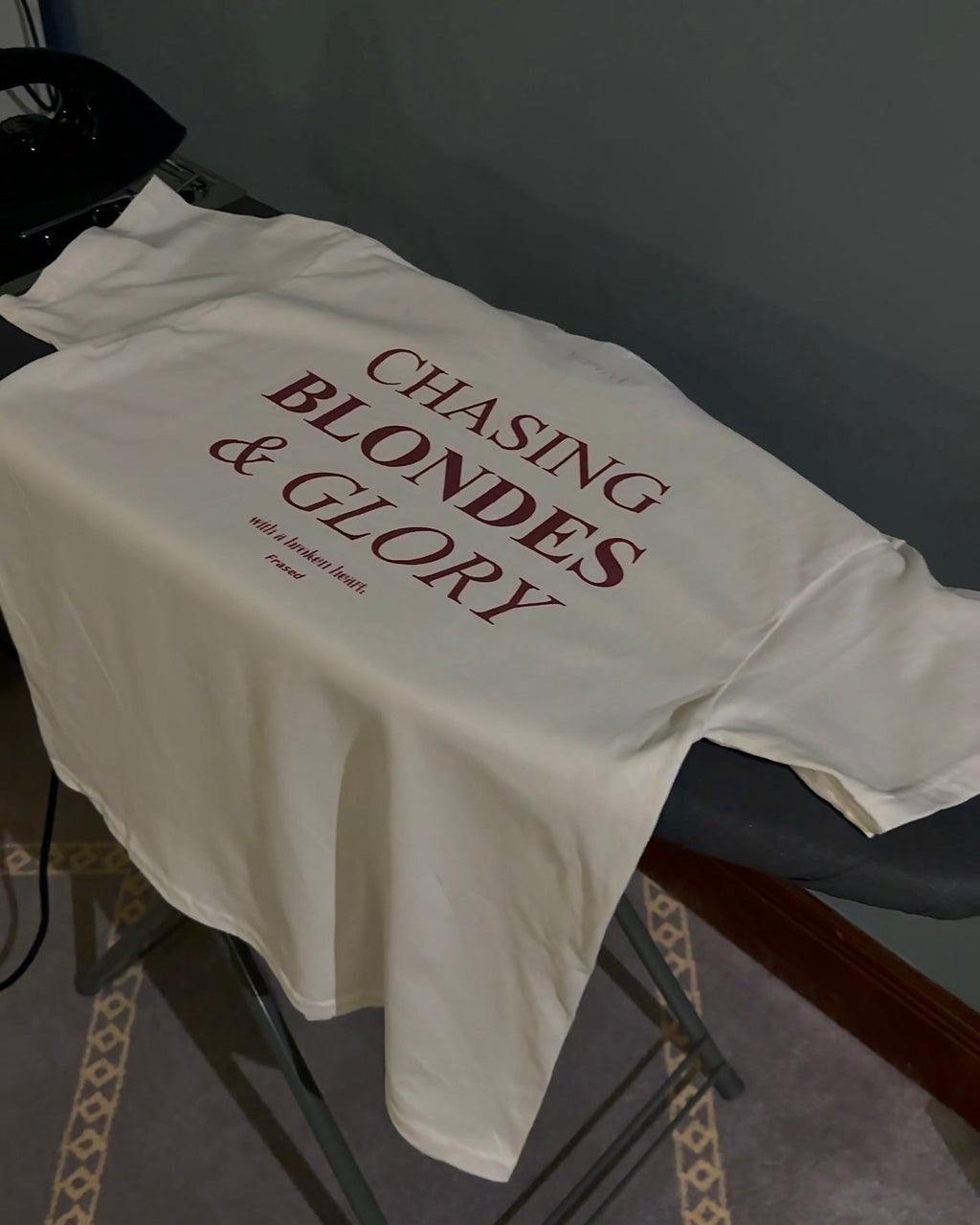 À LA POURSUITE DES BLONDES ET DE LA GLOIRE