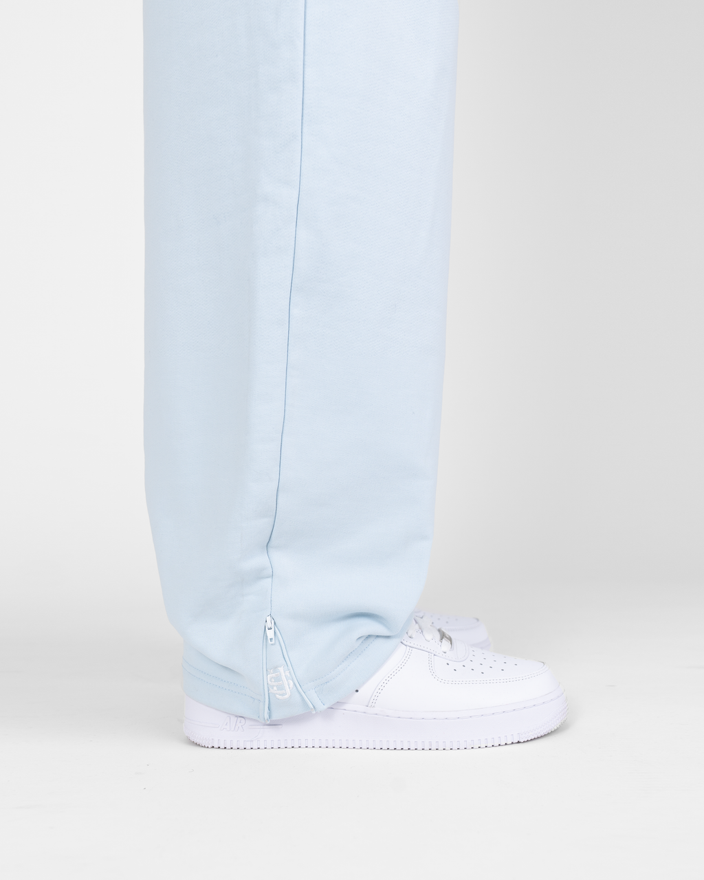 PANTALÓN JOGGER CON CREMALLERA SU - AZUL HIELO