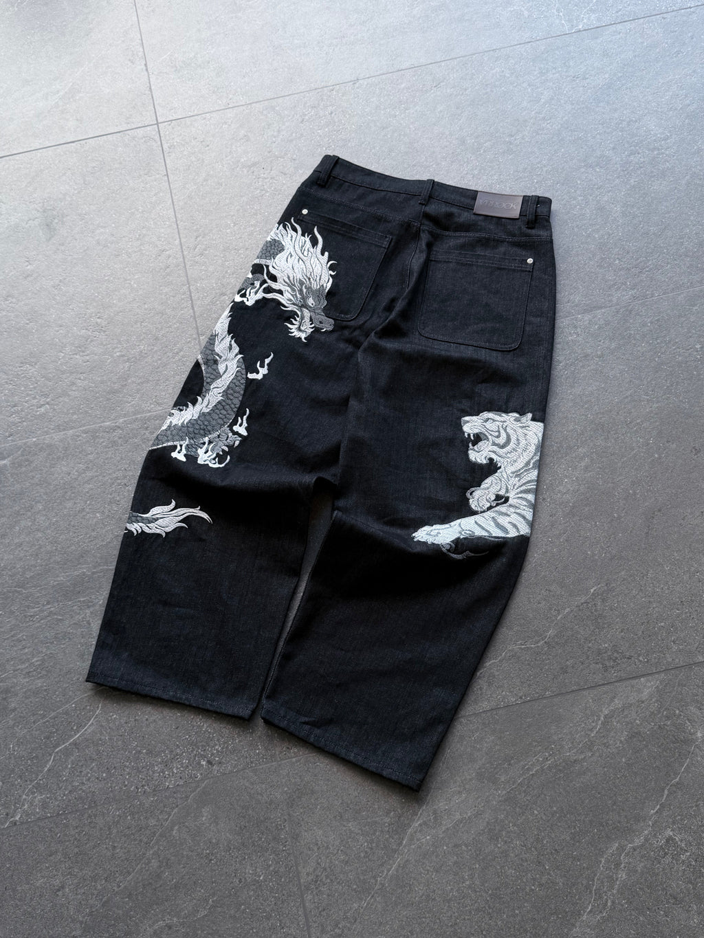 STOCK FAIBLE - Jean baggy « Ultimate Duel » (Prix spécial durée limitée)
