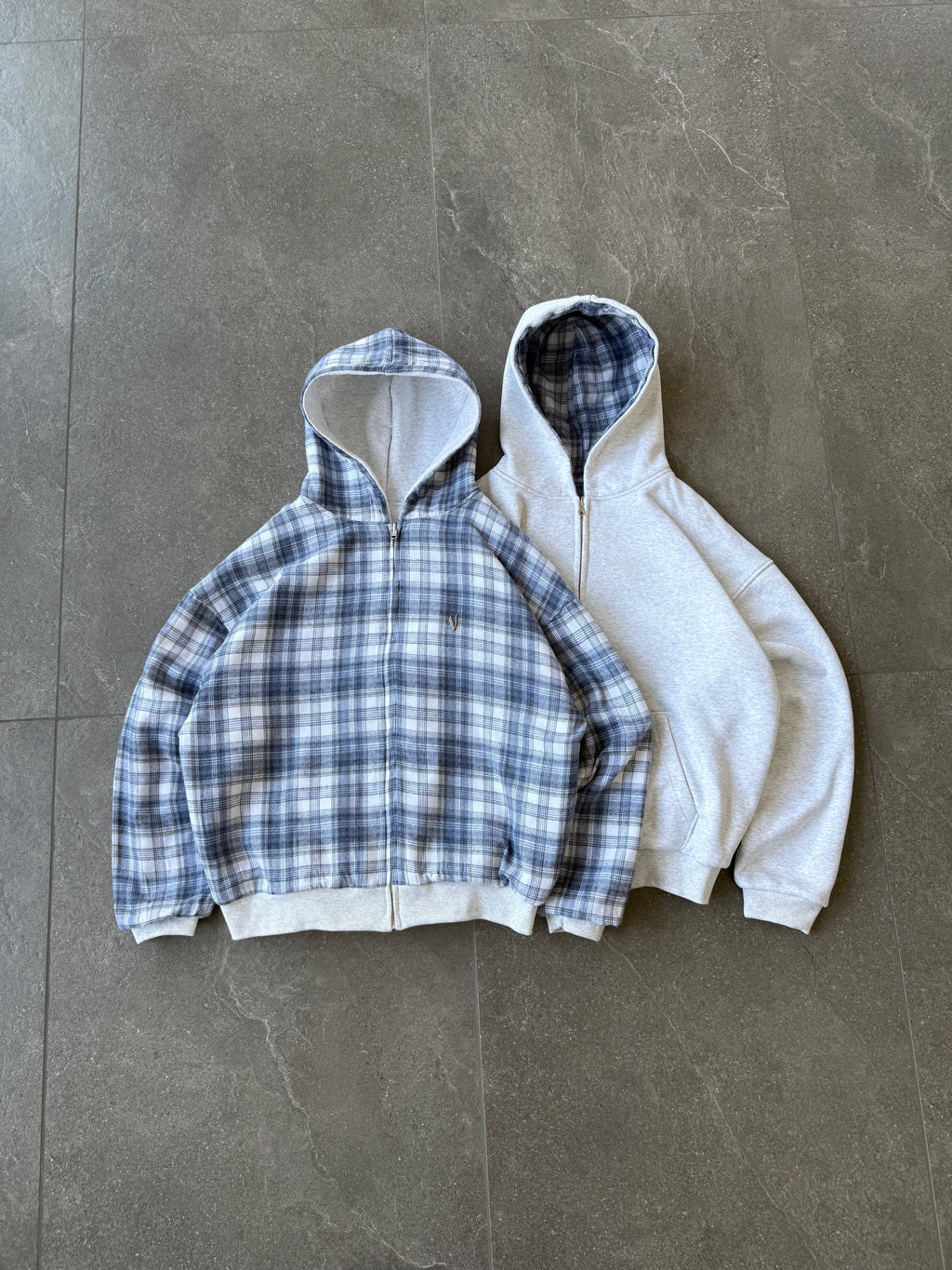 Felpa con cappuccio e zip reversibile a quadri V2（Grigio chiaro/Blu）