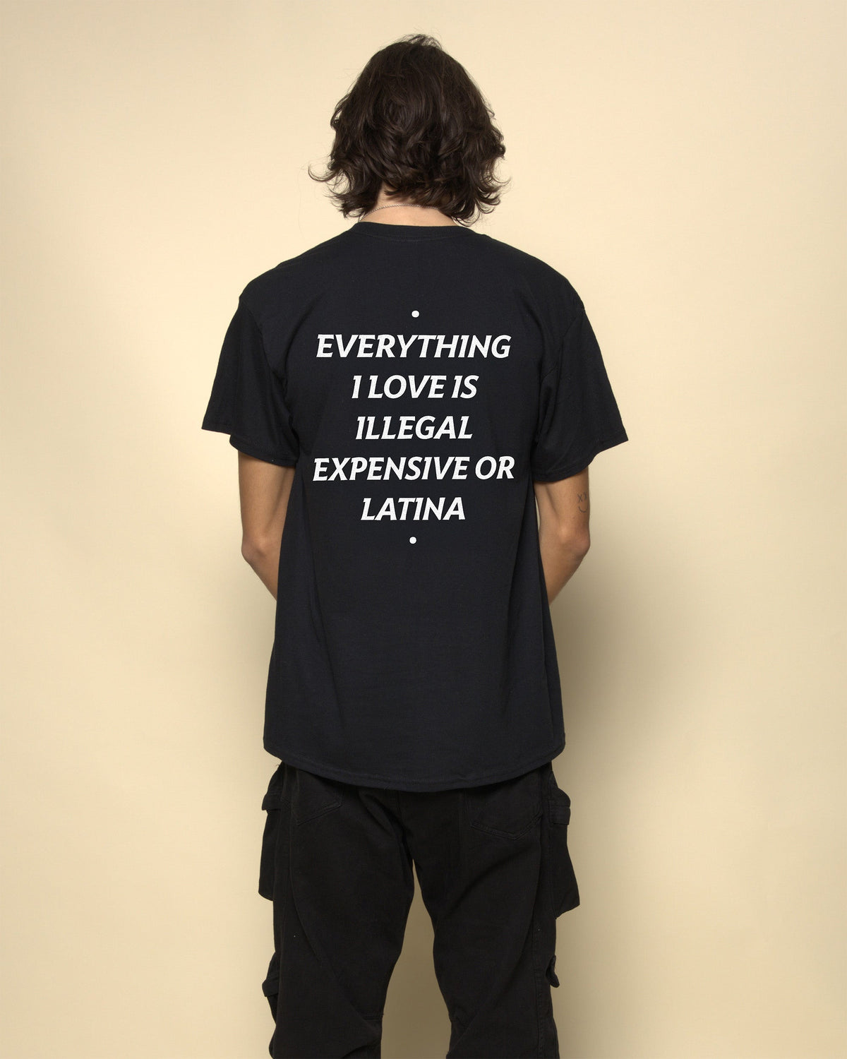 TUTTO CIÒ CHE AMO È ILLEGALE, COSTOSO O LATINA