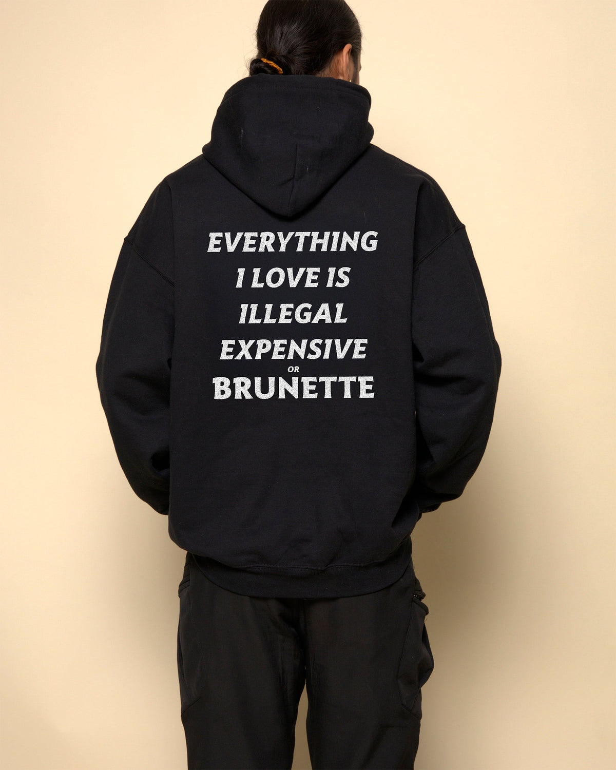 TOUT CE QUE J'AIME EST ILLÉGAL, CHER OU BRUN - SWEAT À CAPUCHE