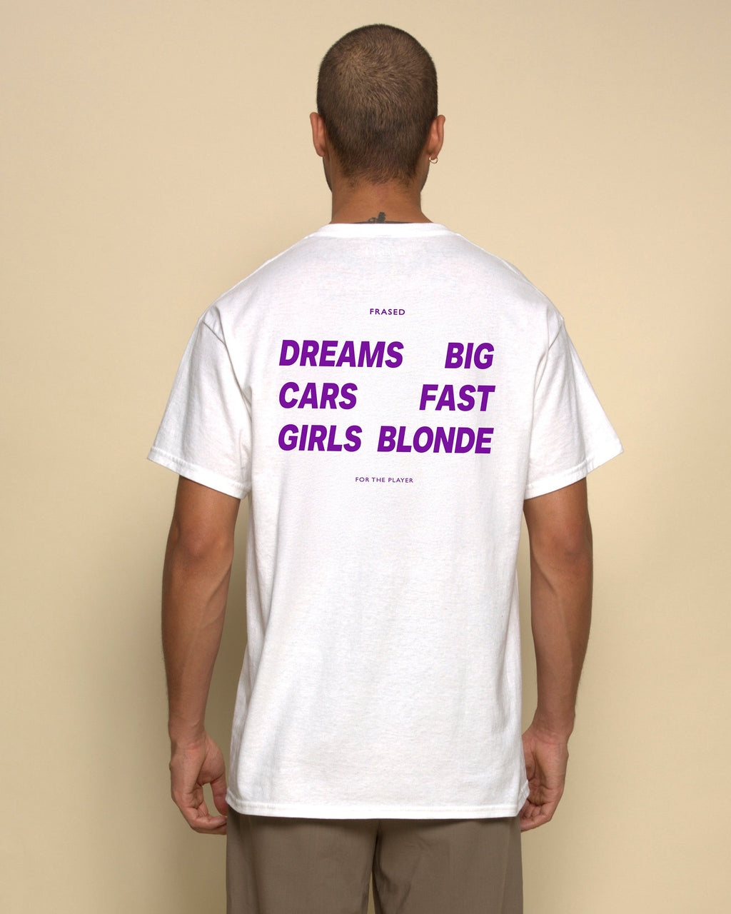 RÊVES GRANDS. VOITURES RAPIDES. FILLES BLONDES