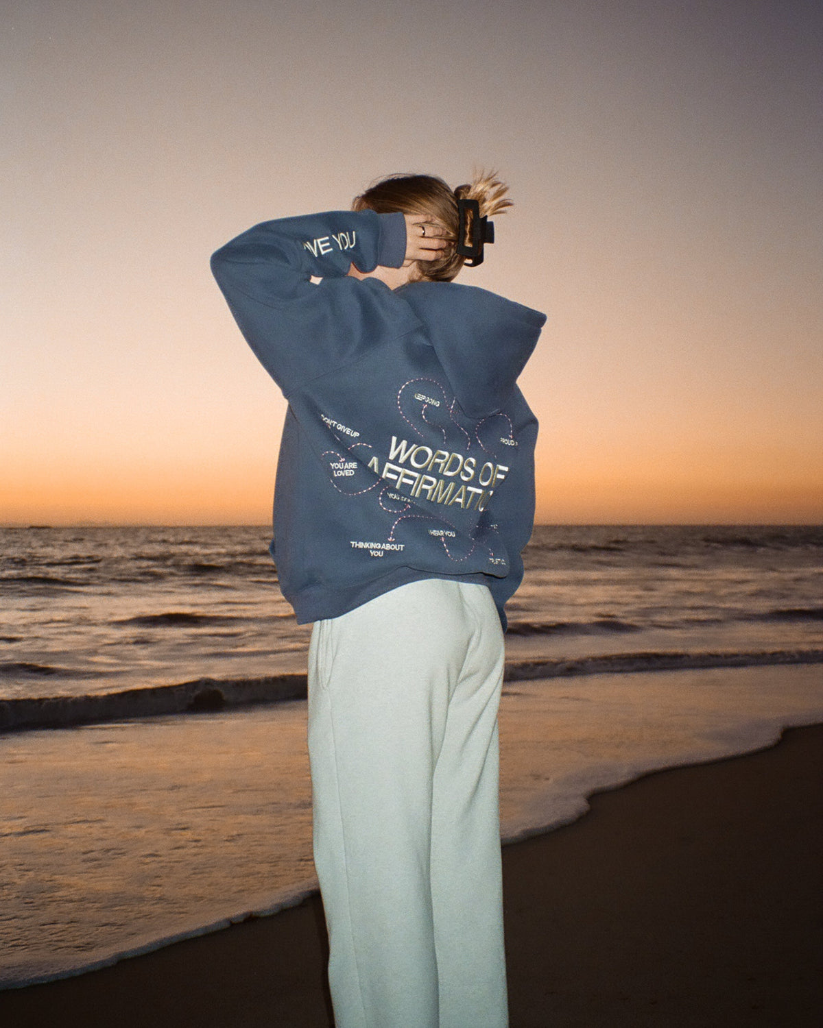 Sweat à capuche oversize « Words of Affirmation » en bleu