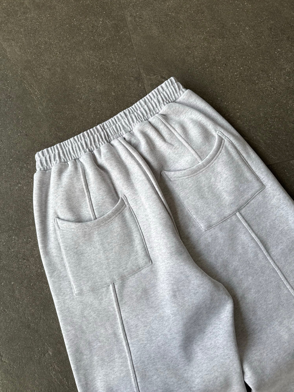 1 LUŹNE JOGGERY
