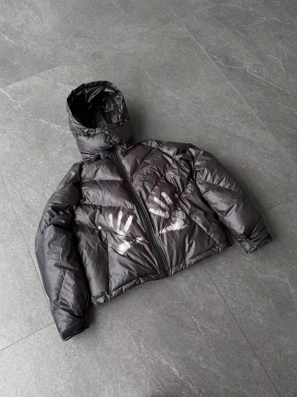 “Dissipate” HEAT REACTIVE PUFFER - Tungsten Steel Black