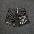 Casualowe krótkie spodenki z siateczki w stylu streetwear z nadrukiem With God I Win