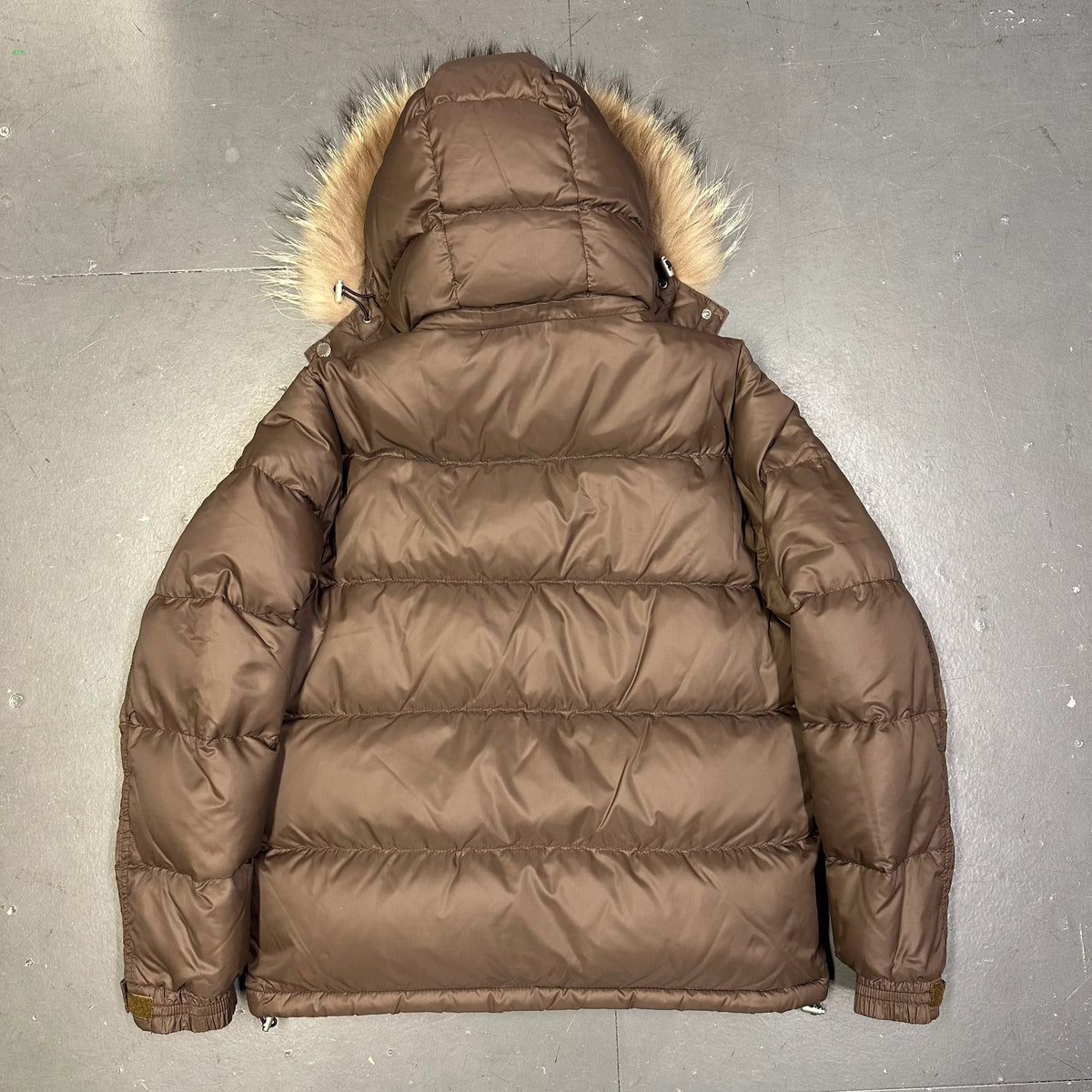 Dernières tailles : Doudoune à capuche en fourrure marron