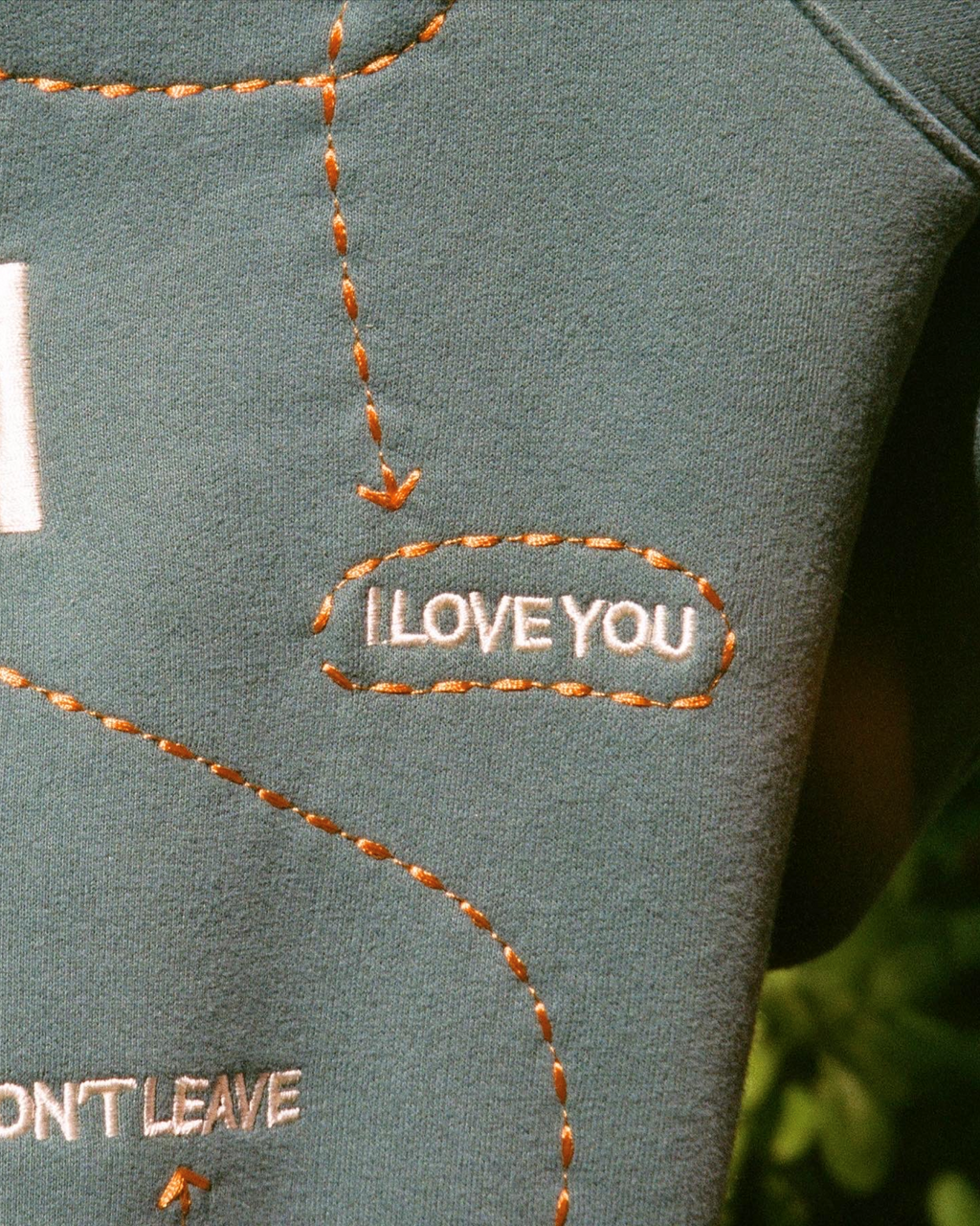 "Words of Affirmation" oversized lyxhuvtröja i grönt