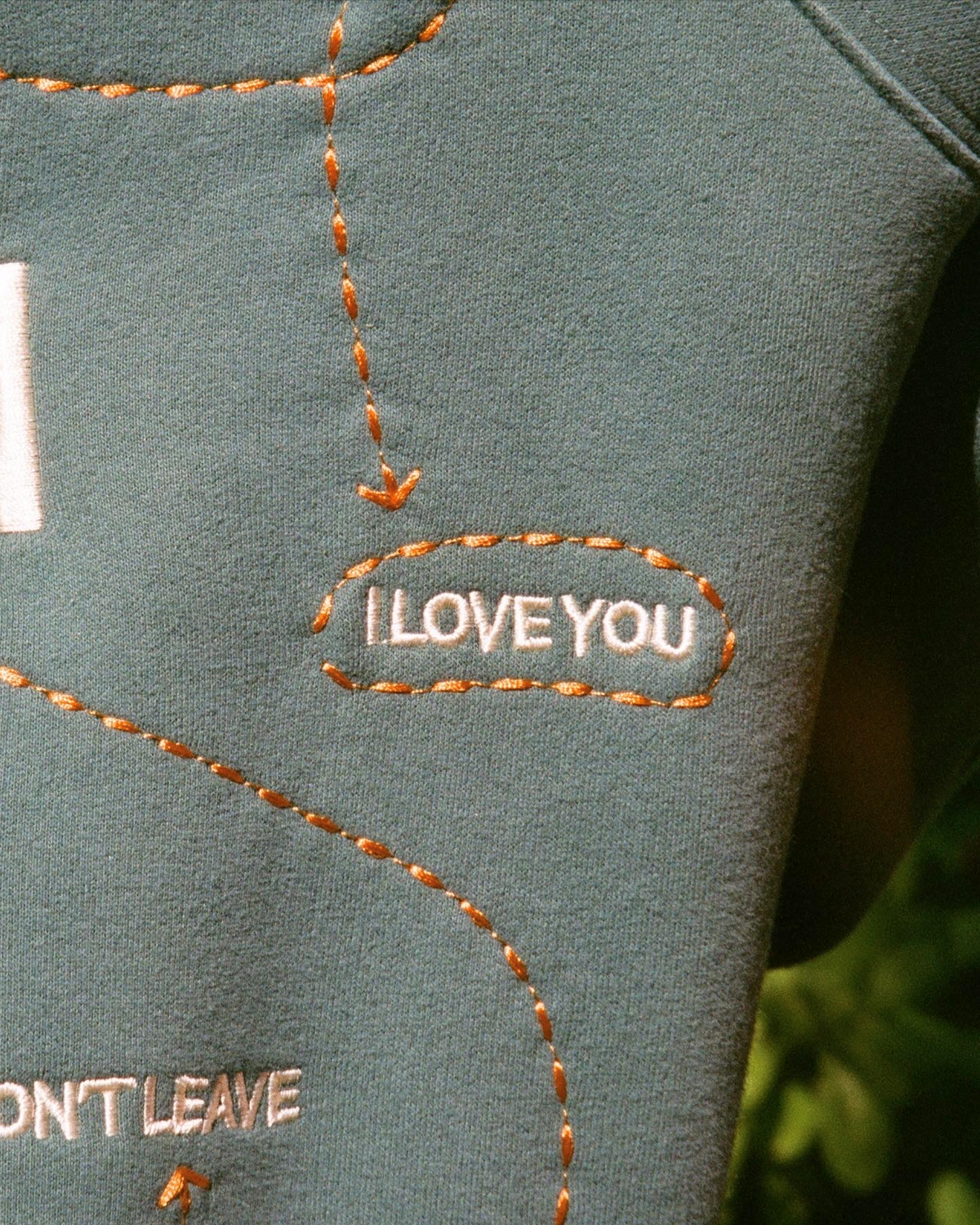 "Words of Affirmation" oversized lyxhuvtröja i grönt