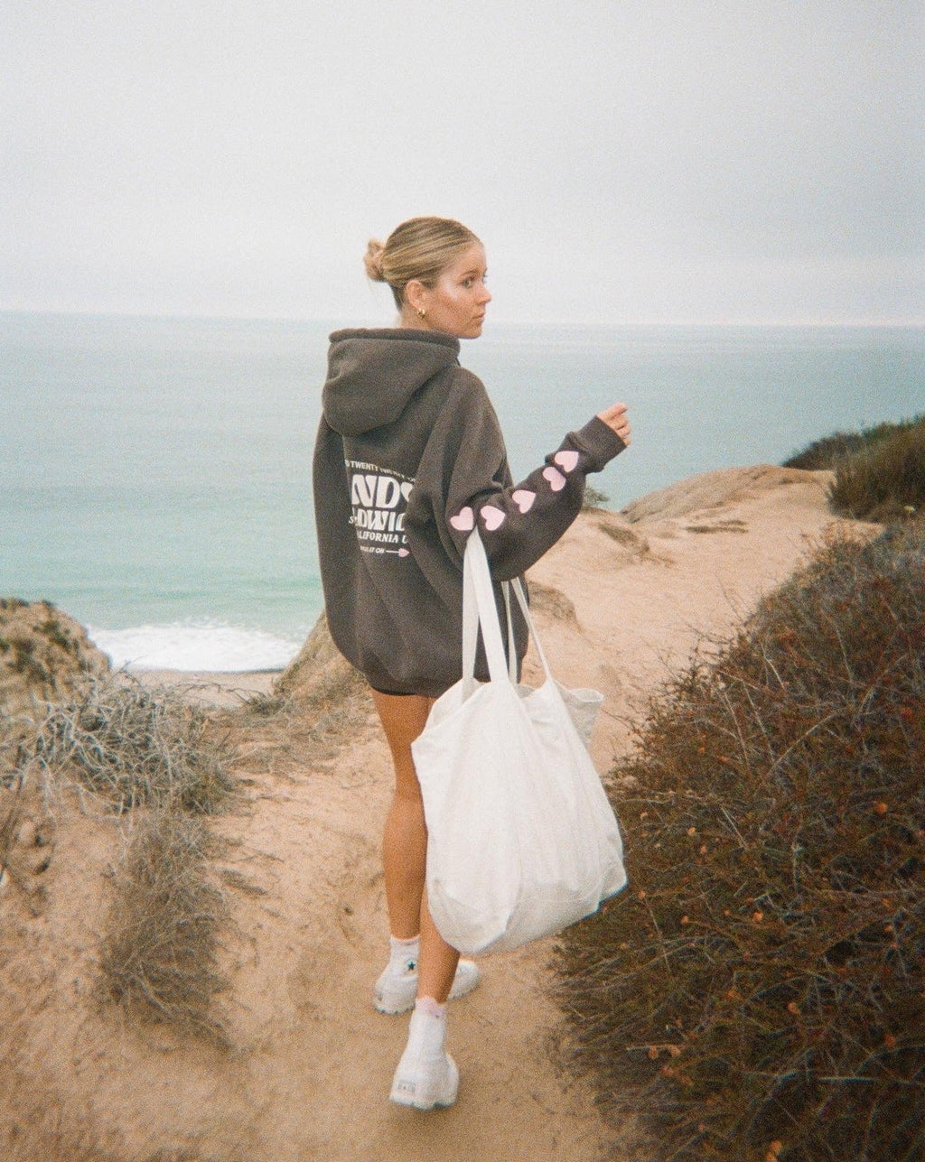 Sweat à capuche oversize « Heart on My Sleeve » en gris anthracite
