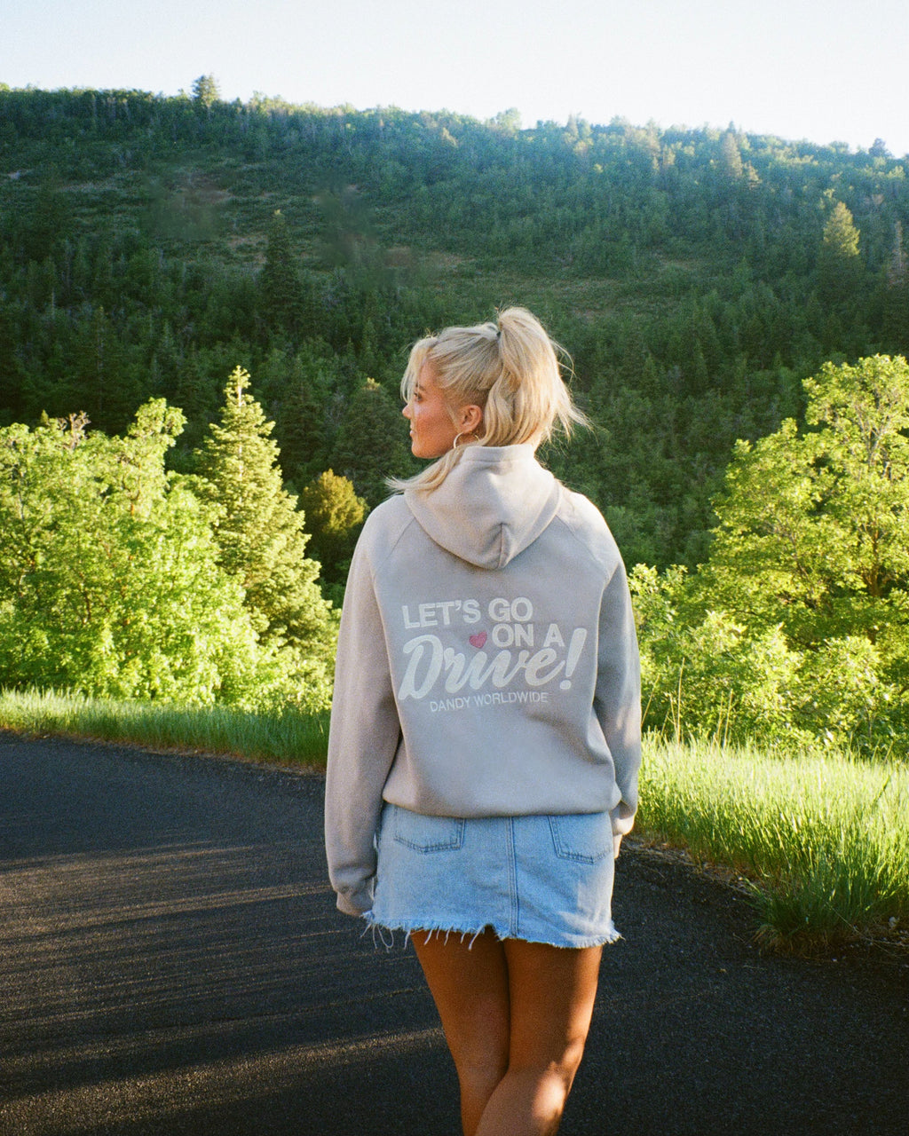 "Let's Go on a Drive" oversized Lux-hoodie in lichtgrijs