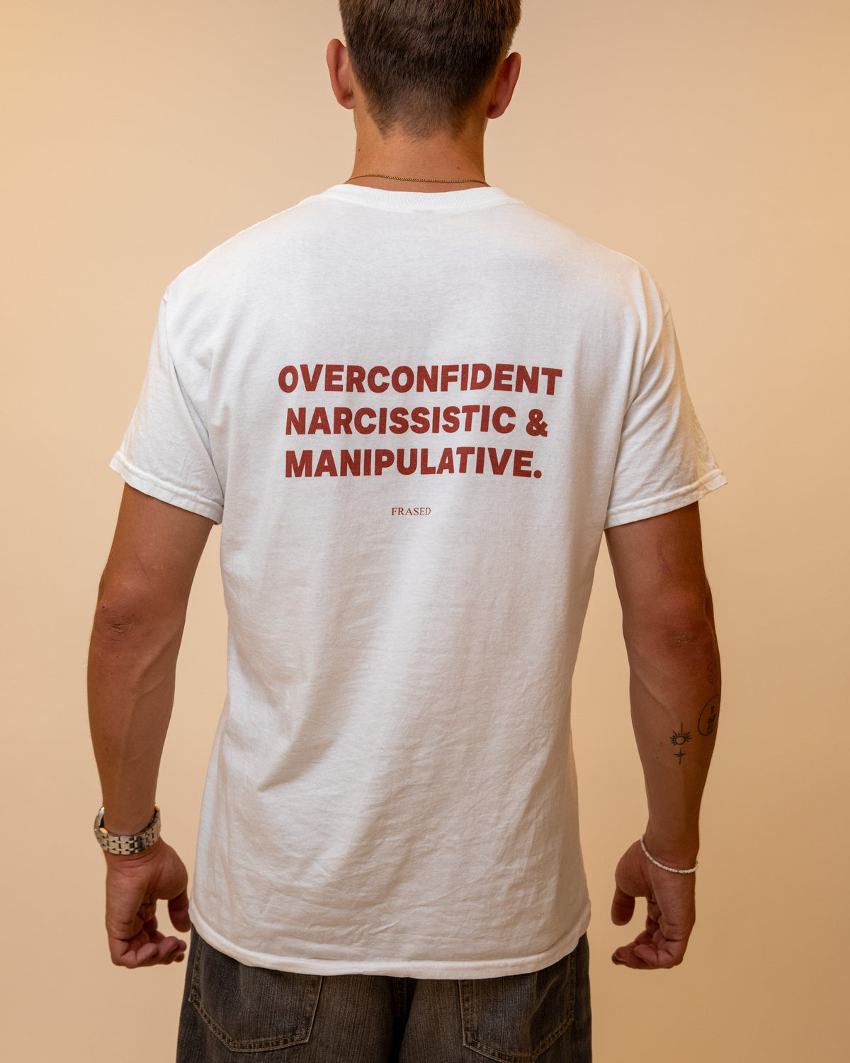 TROP CONFIANT, NARCISSIQUE ET MANIPULATEUR.