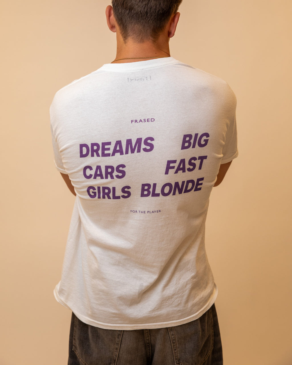 RÊVES GRANDS. VOITURES RAPIDES. FILLES BLONDES
