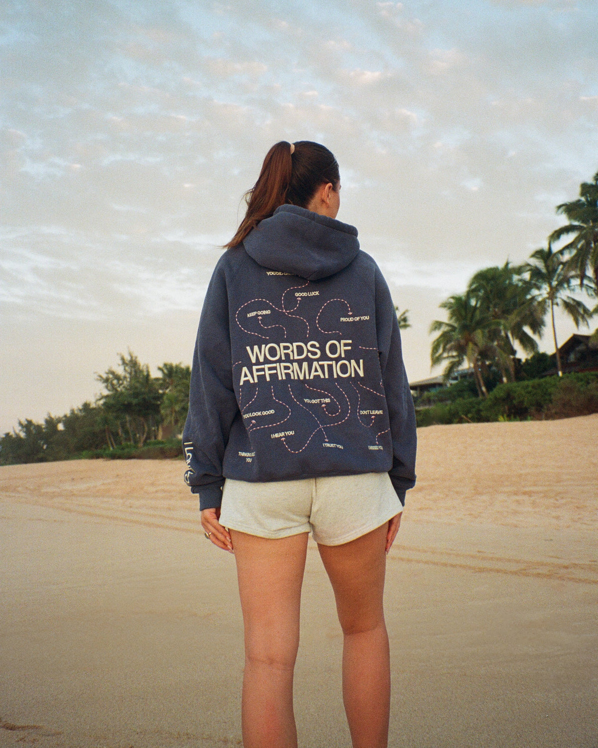 Sweat à capuche oversize « Words of Affirmation » en bleu