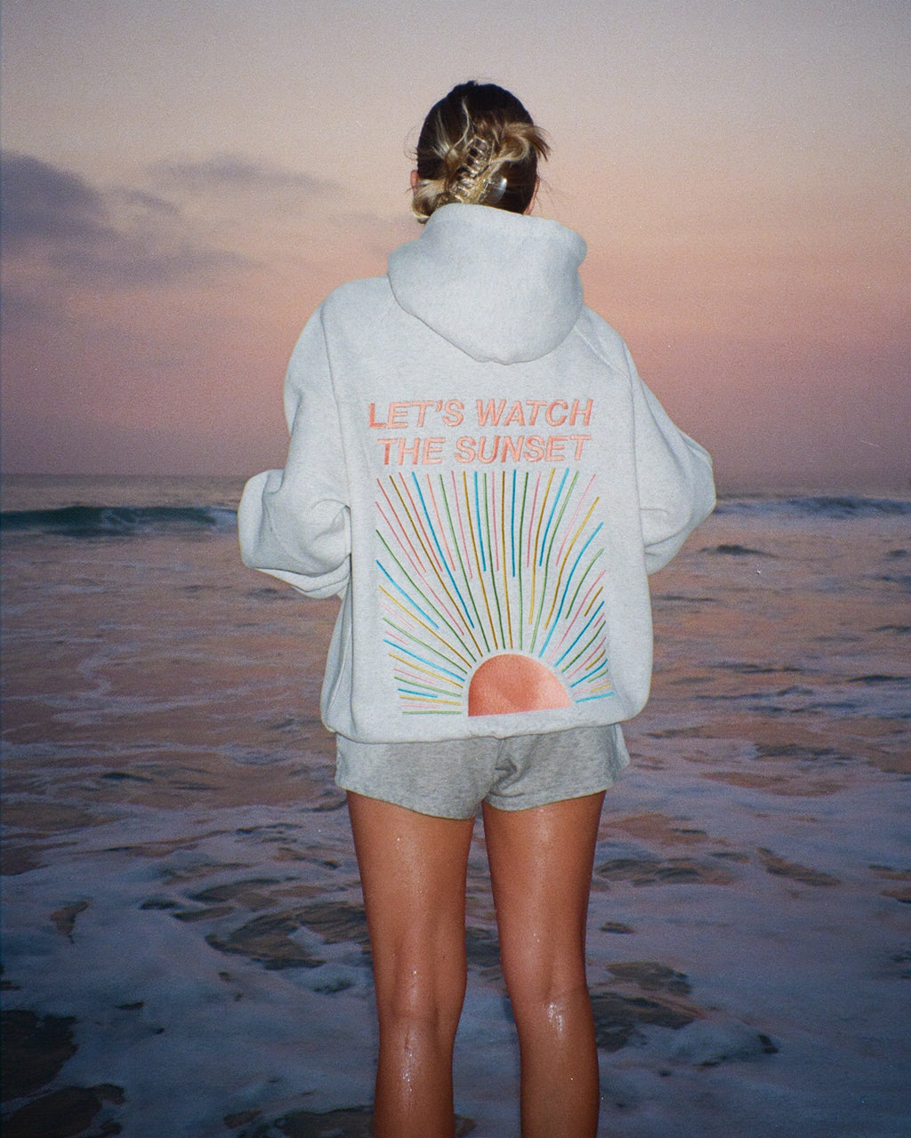 "Let's Watch the Sunset" oversized lyxhuvtröja i melerad grå