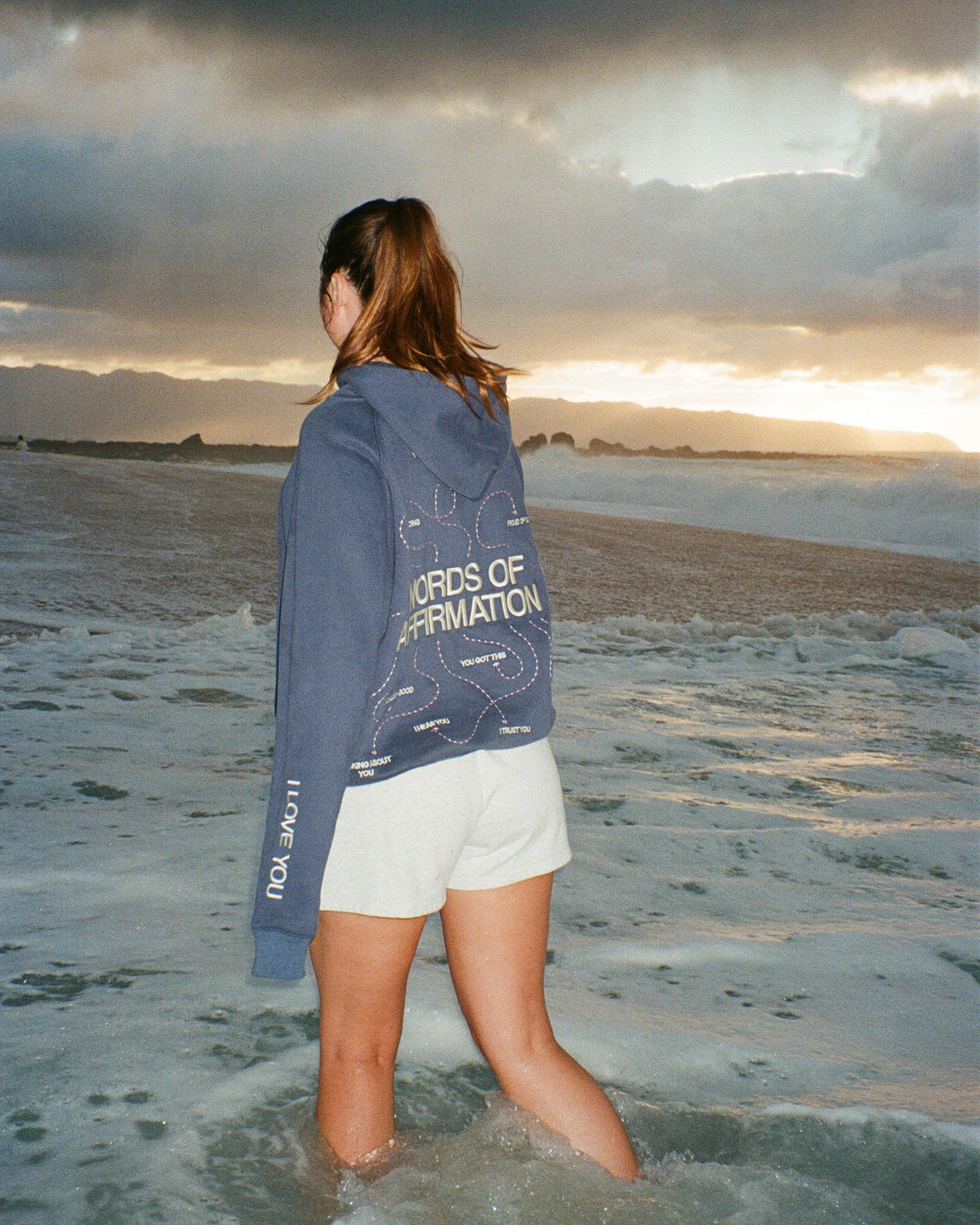 Sweat à capuche oversize « Words of Affirmation » en bleu