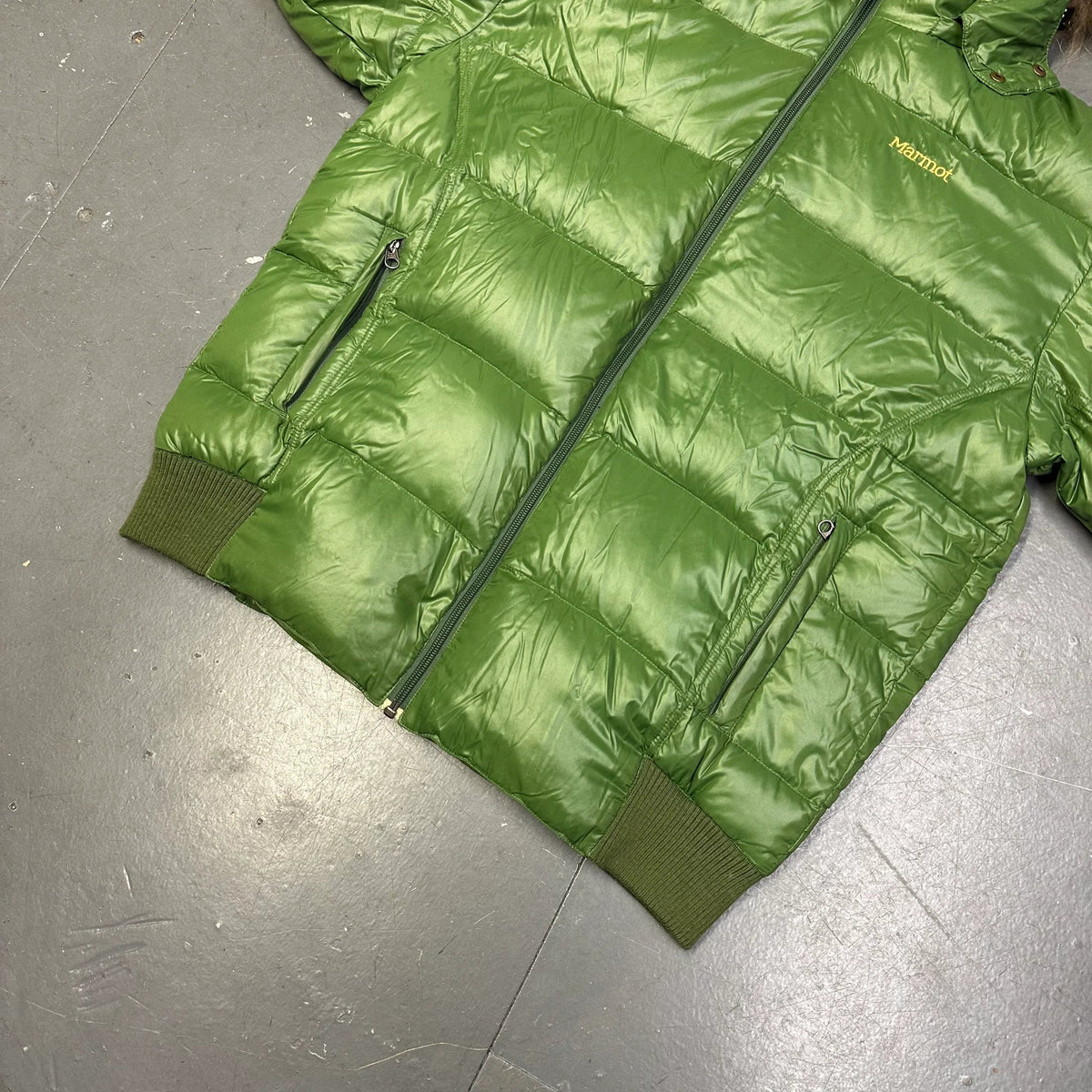 Laatste maten: gewatteerde jas met bontcapuchon in groen