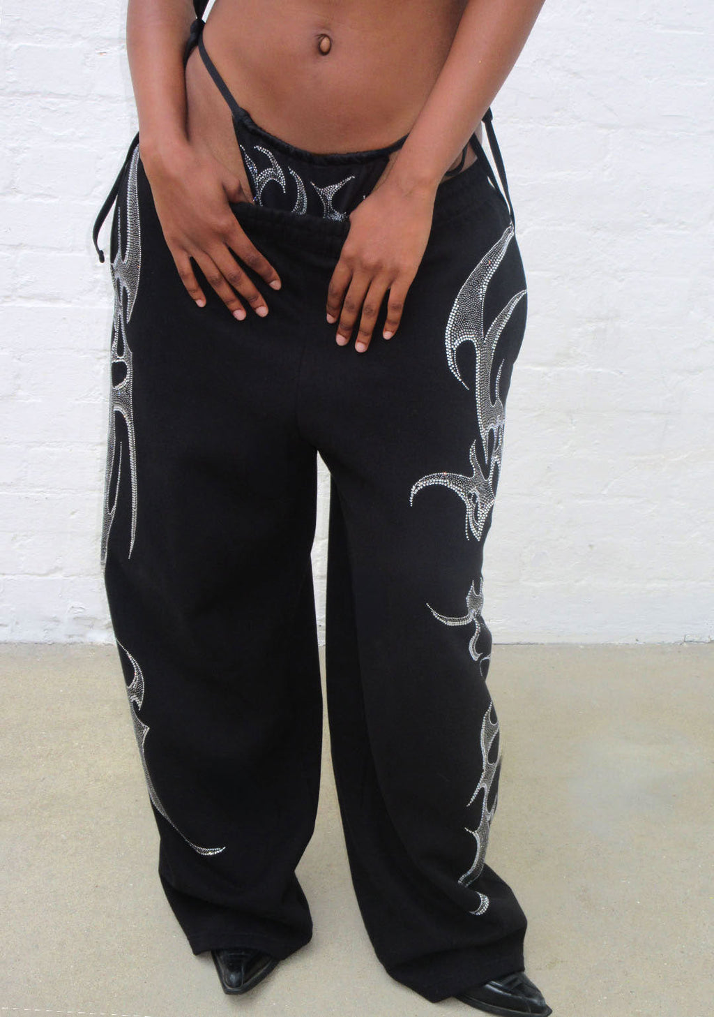 PANTALON DE JOGGING OVERSIZE À STRASS CRASH NOIR