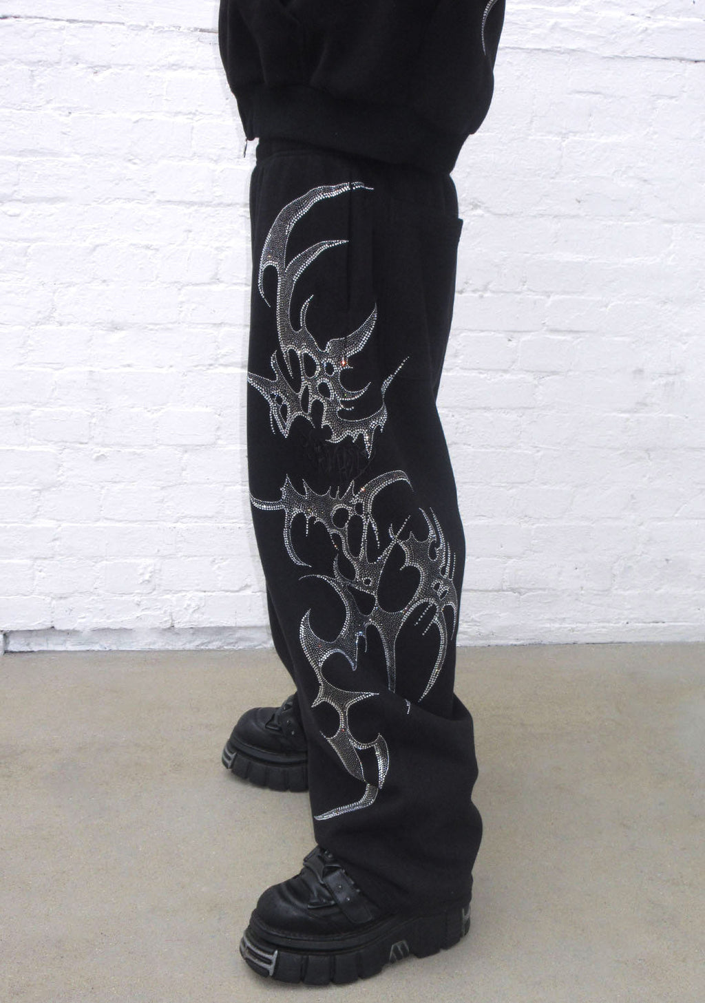 PANTALON DE JOGGING OVERSIZE À STRASS CRASH NOIR