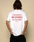 À LA POURSUITE DES BLONDES ET DE LA GLOIRE