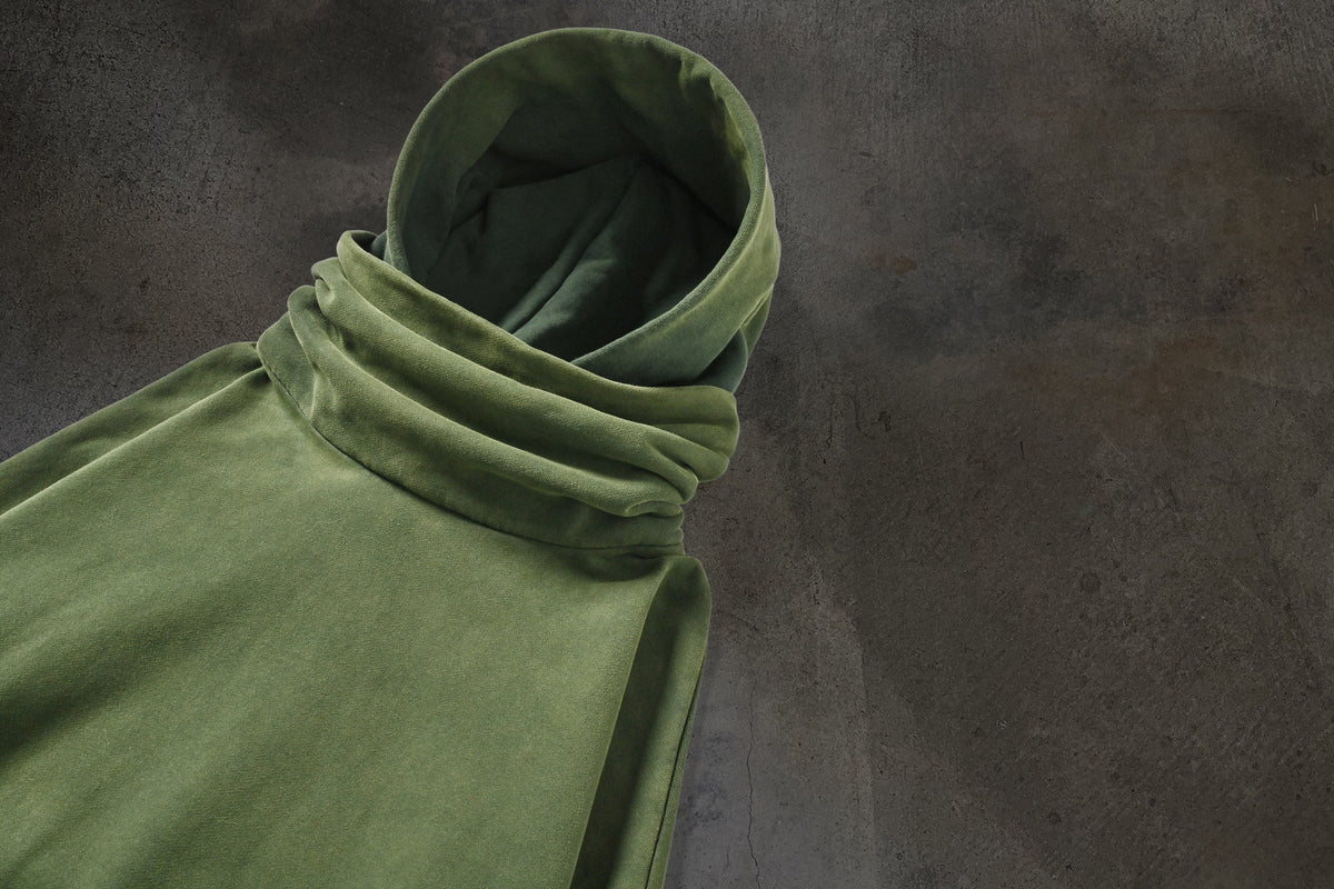 SUDADERA CON CAPUCHA Y MÁSCARA (MATCHA)