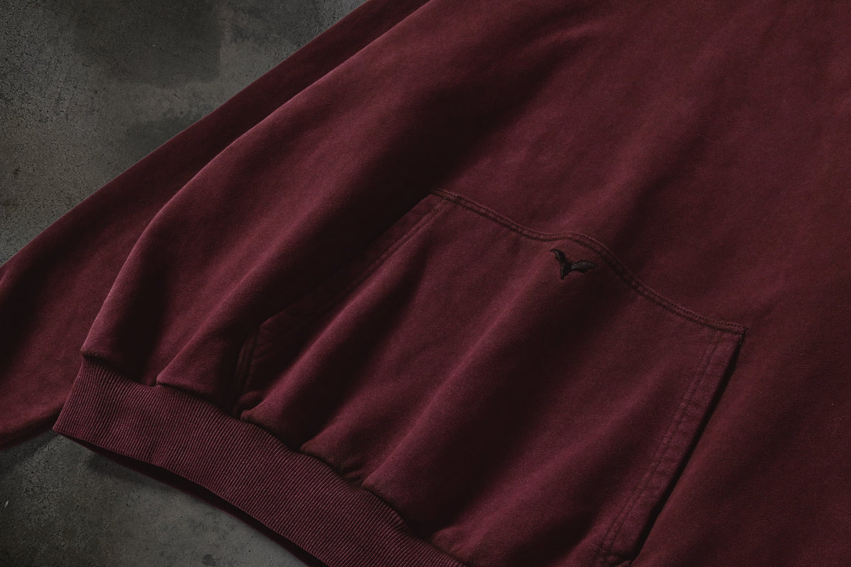 SUDADERA CON CAPUCHA Y MÁSCARA (CARMESÍ)