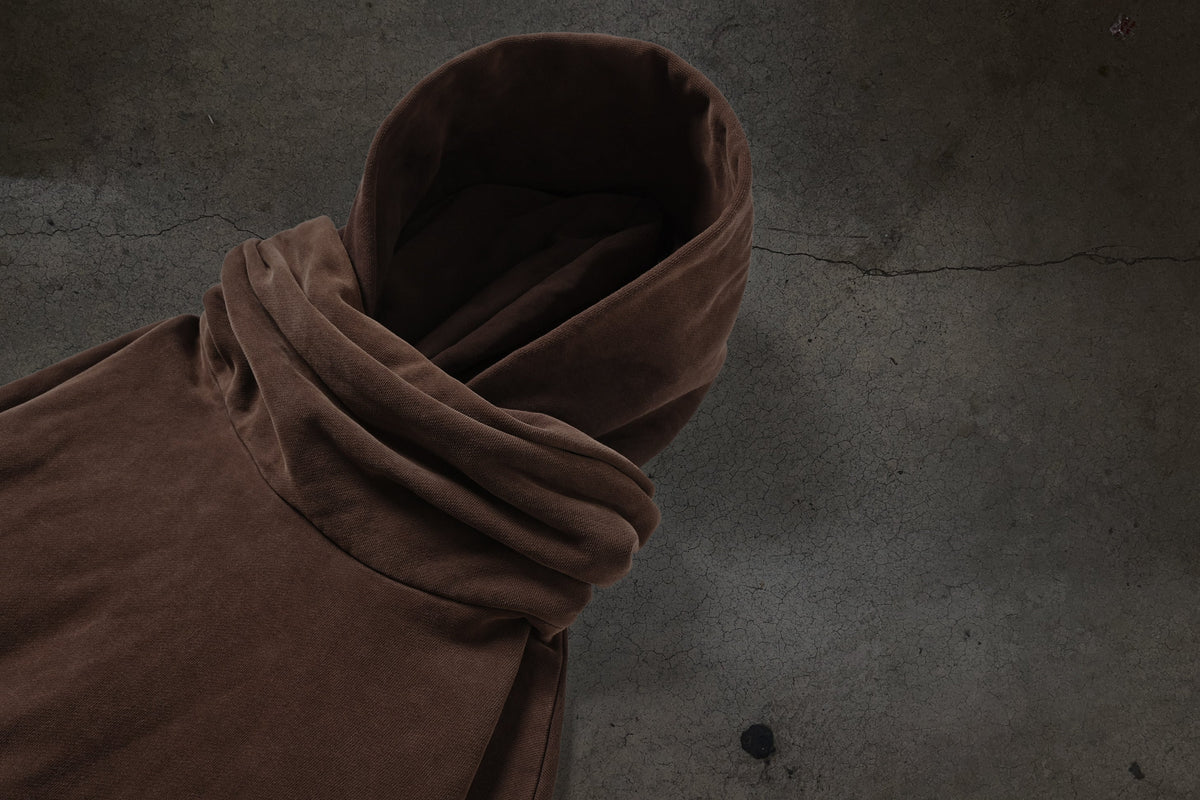 SUDADERA CON CAPUCHA Y MÁSCARA (MOKA)