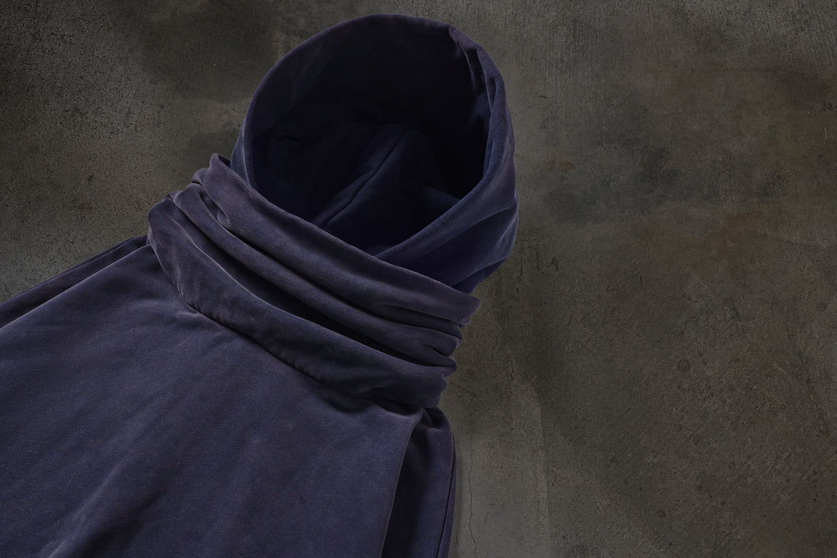 SUDADERA CON CAPUCHA Y MÁSCARA (AZUL MARINO)