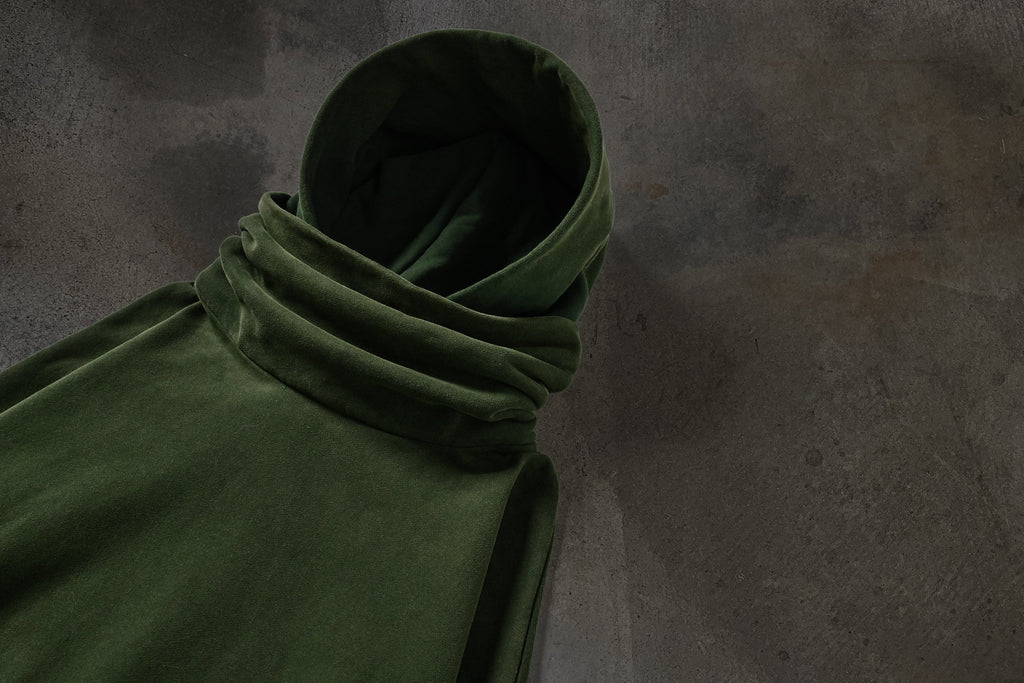 SUDADERA CON CAPUCHA Y MÁSCARA (PINO)