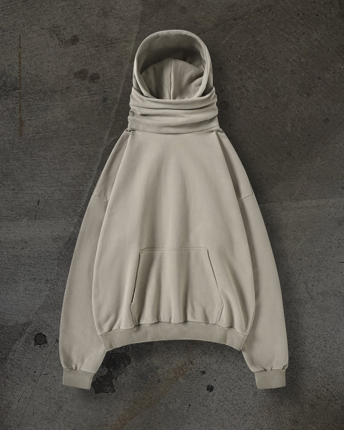 SUDADERA CON CAPUCHA Y MÁSCARA (ARENA)
