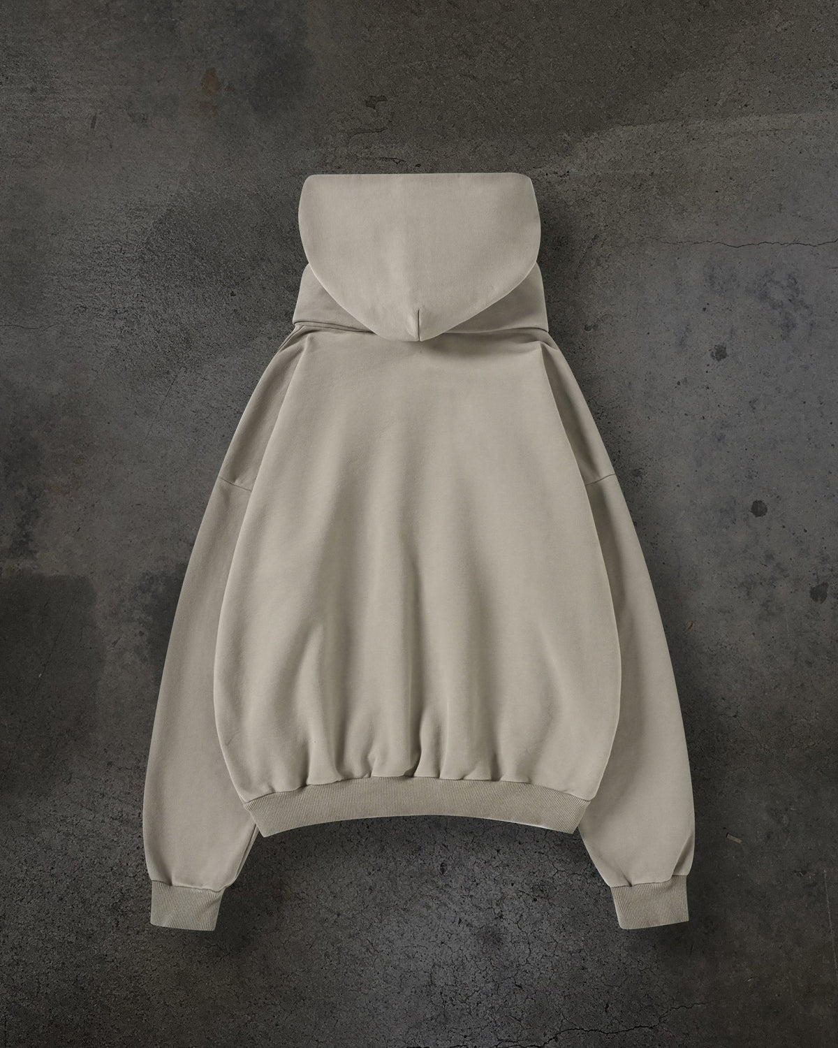 SUDADERA CON CAPUCHA Y MÁSCARA (ARENA)