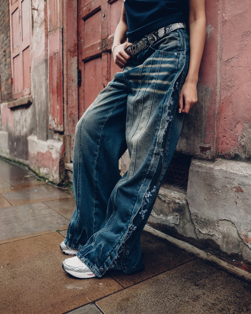 JEANS CON CERNIERA FLOREALE BLU SBIADITO