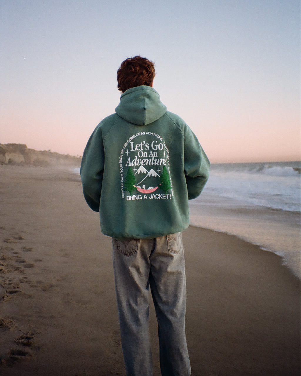 Sweat à capuche oversize « Let's Go On An Adventure » en vert sapin