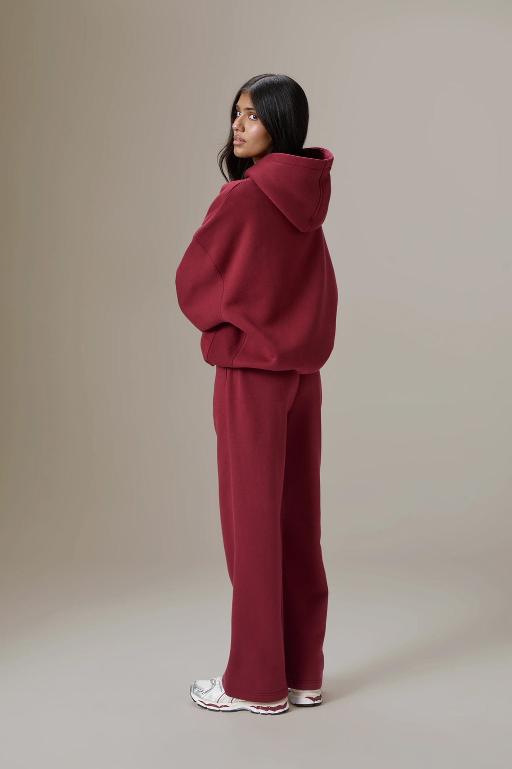 Pantaloni della tuta petite classici a gamba larga color bordeaux