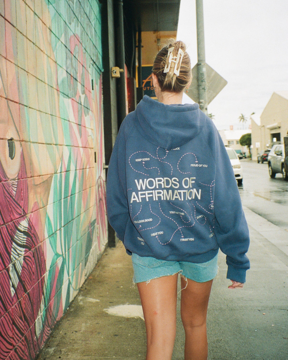 Sweat à capuche oversize « Words of Affirmation » en bleu