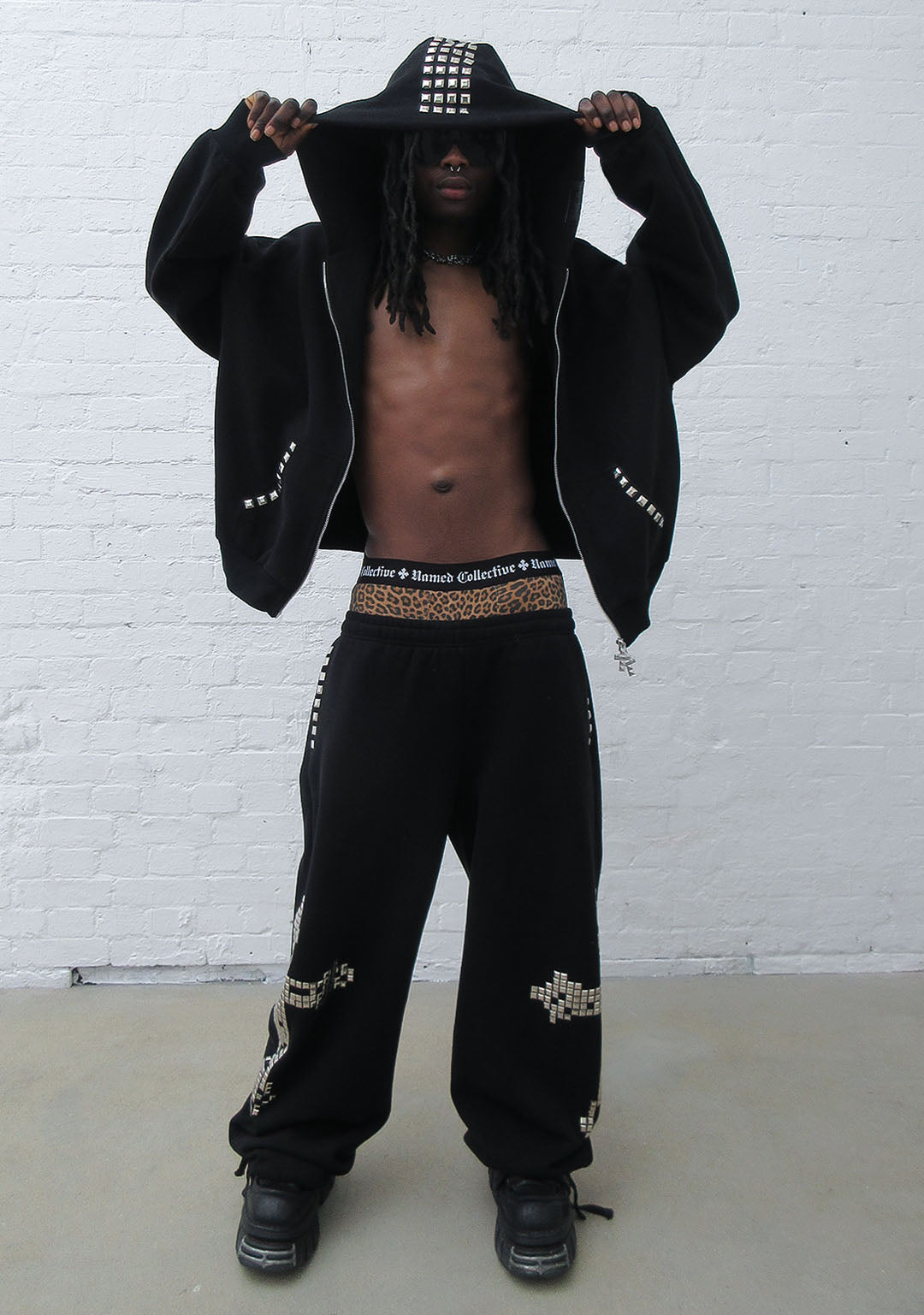 FAITHFUL oversized joggingbroek met studs ZWART