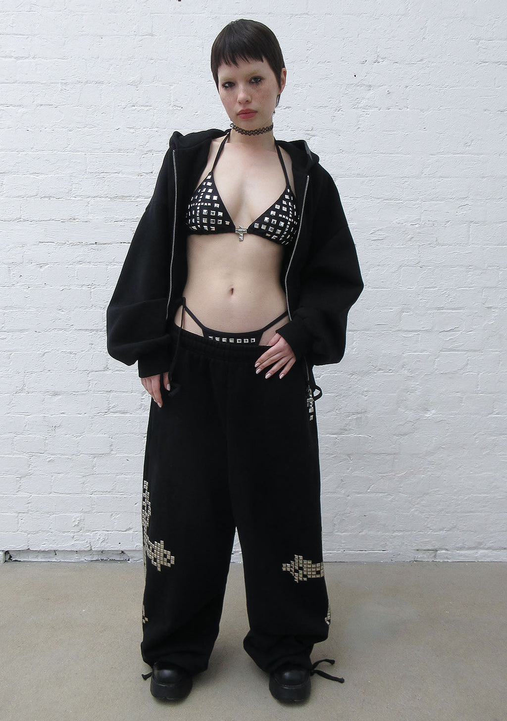 Pantaloni della tuta oversize borchiati FAITHFUL NERI