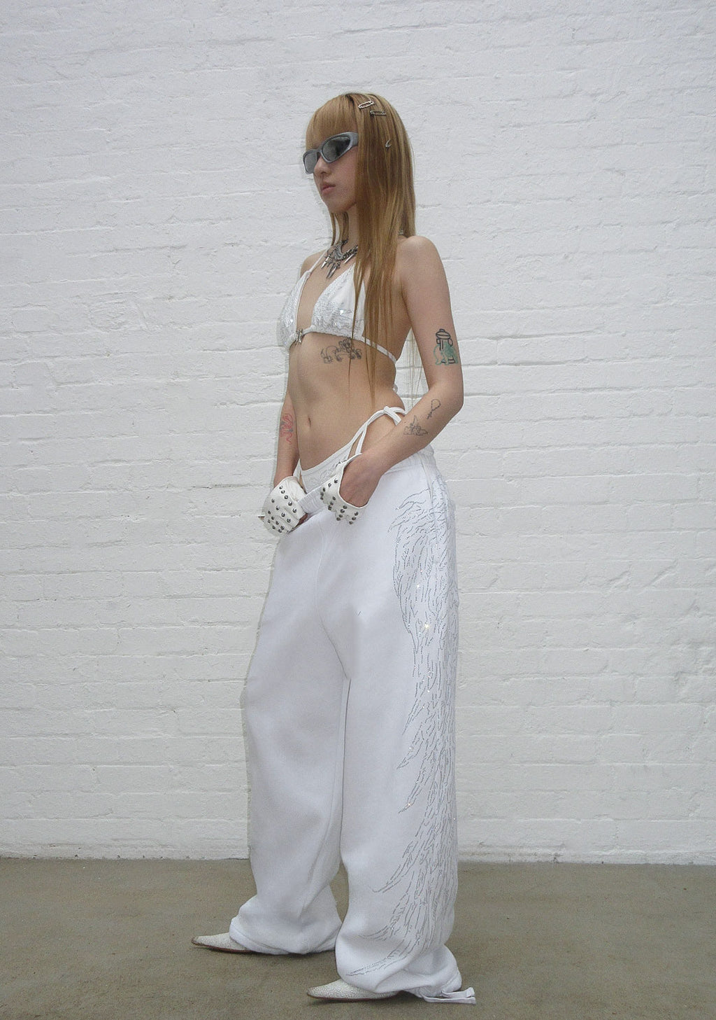 FALLEN RHINESTONE oversized joggingbroek WIT